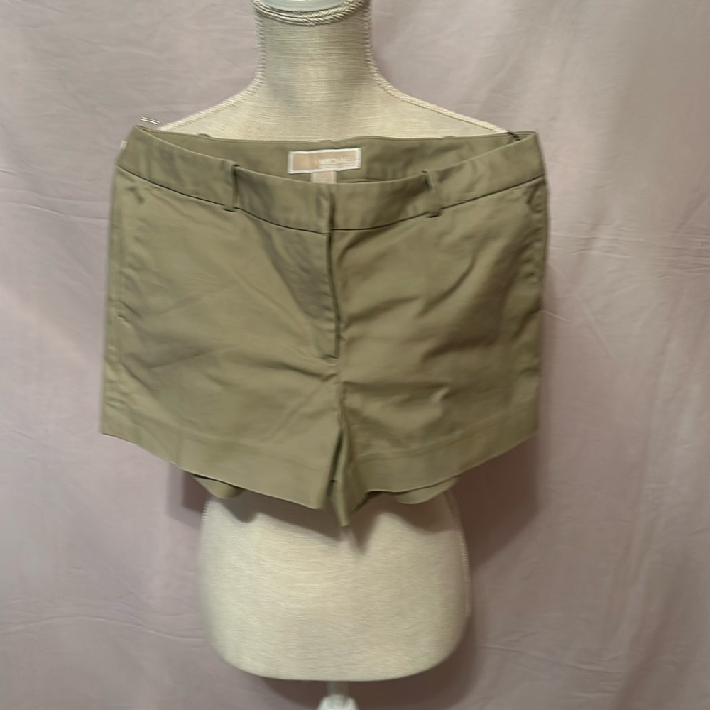 MICHAEL Michael Kors tan 3” shorts